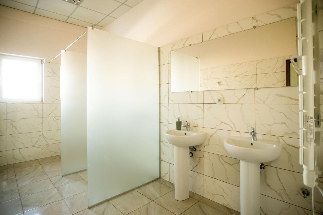Si-Yo Hostel Uzjhorod Eksteriør billede