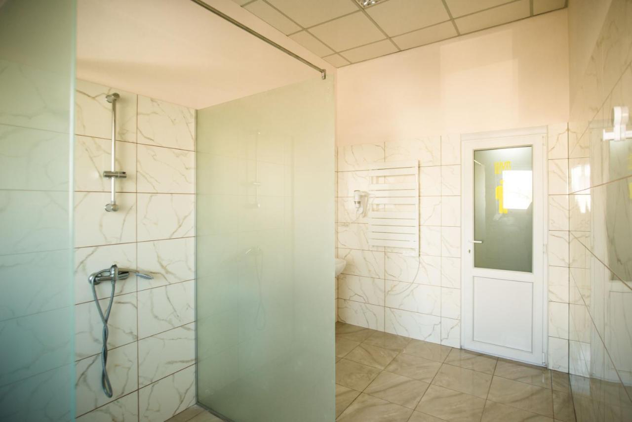 Si-Yo Hostel Uzjhorod Eksteriør billede